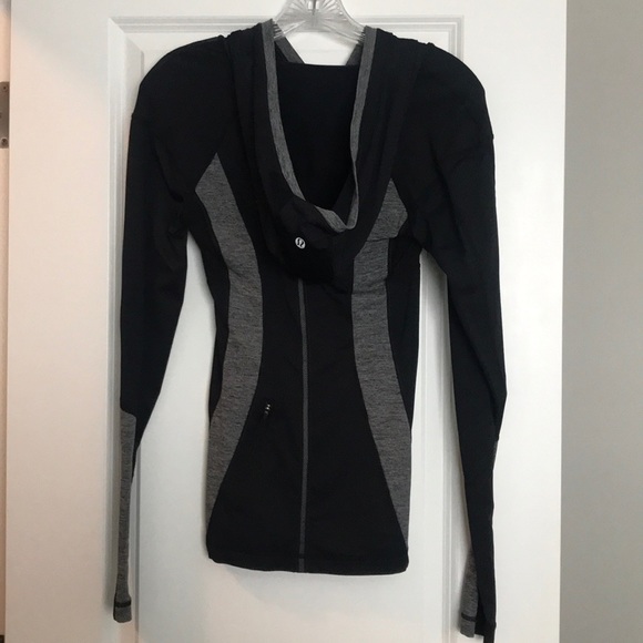 Lululemon hooded top - Picture 4 of 4